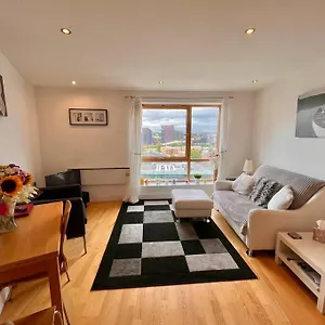 Lovely Centre 1 Bed Beeston Hill